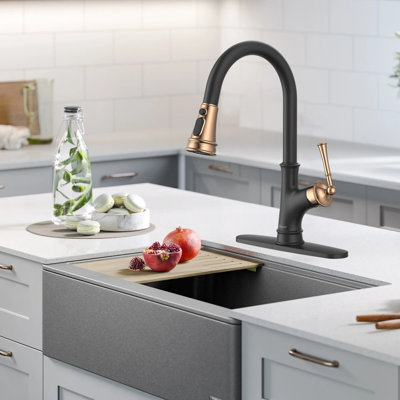 Pull-Down Kitchen Faucet With A Retractable Spray Head, Single Handle, High Arc, Single Hole Pull-Out Kitchen Sink Faucet.