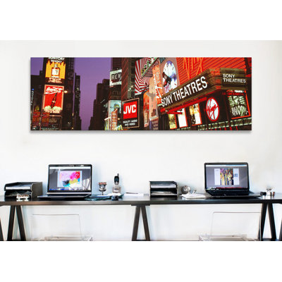 Panneaux d'affichage sur des bâtiments, Times Square, New York, New York, État de New York, États-Unis - reproduction d'art sur toile tendue
