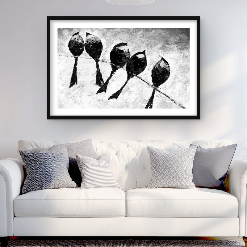 Cinq oiseaux perchés - Plumes monochromes, reproduction encadrée, H 16 po x l 48 po