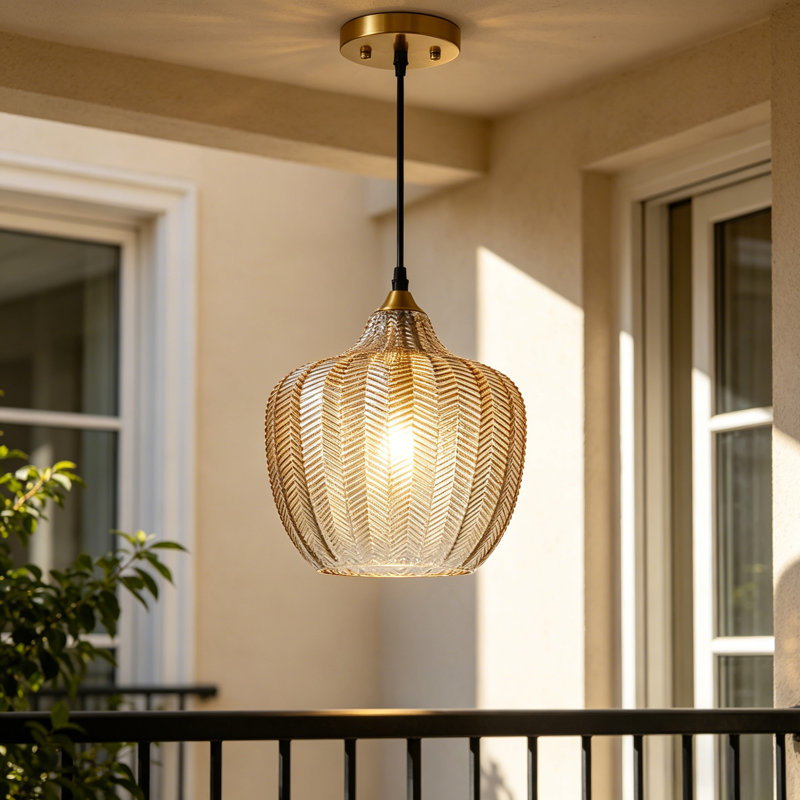 Luminaire suspendu pour îlot de cuisine 1 lumière moderne noir et or avec abat-jour en verre ambré de 9,44 po Mercer41, Ambre
