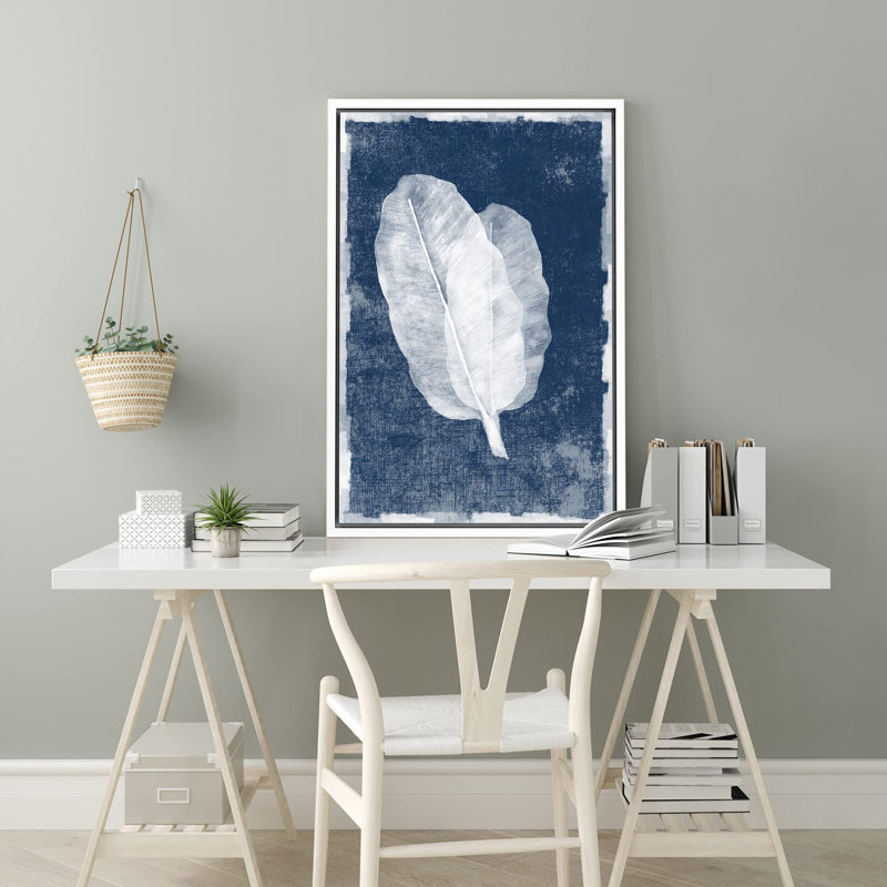 «Faded White Transparent Leaves» sur, Blanc, H 24 po x l 16 po