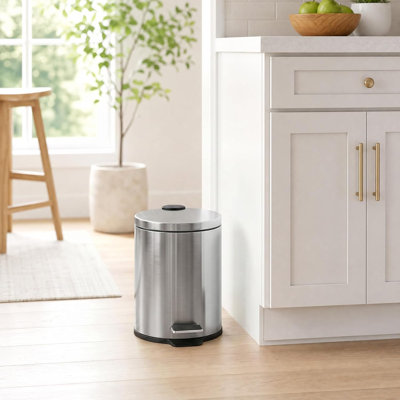 Poubelle de salle de bain ronde avec couvercle à fermeture en douceur 5 L / 1,3 gal | Pédale de marche, seau intérieur amovible, acier inoxydable brossé, pour bureau, chambre à coucher, toilette, salle de séjour, argent