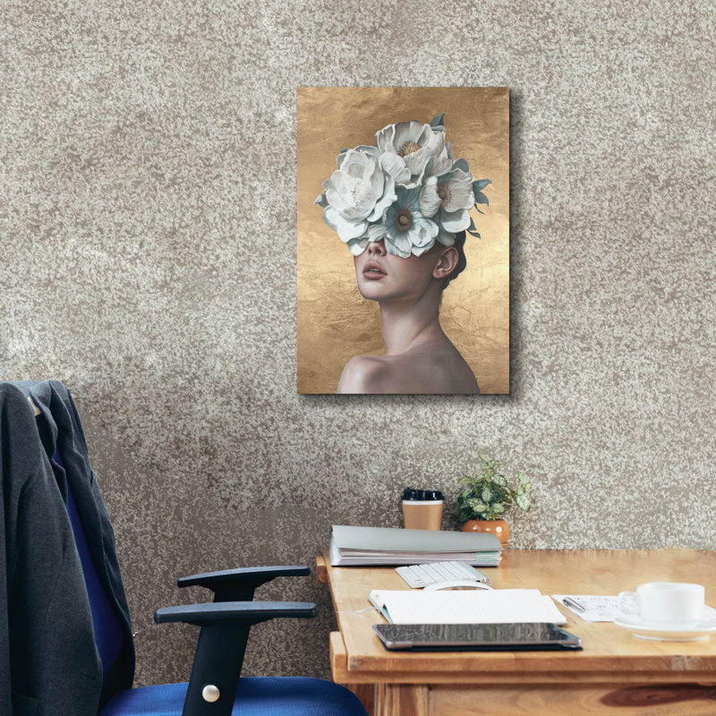 «Blue Flower Lady» par Svetlana Aleynikova, art mural sur toile, H 26 po x l 18 po