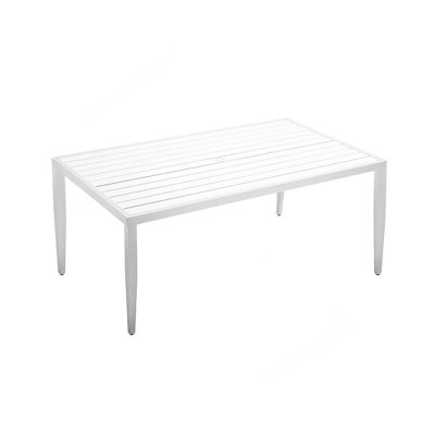 Table de salle à manger d'extérieur moderne en aluminium avec plateau bicolore, pieds fuselés et trou pour parasol pour une salle à manger élégante et durable en plein air