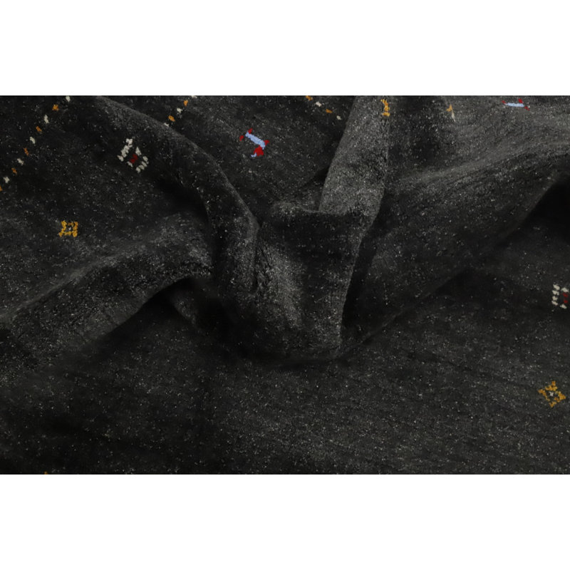 Tapis anthracite foncé de style Gabbeh 5 x 5 avec des accents de couleur délicate