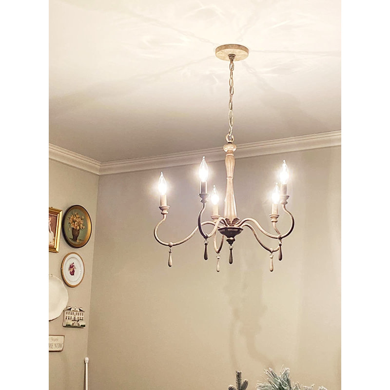 Lustre classique / traditionnel à 5 lumières de style bougie avec accents en bois Lander