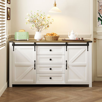 Buffet Farmhouse avec portes de grange coulissantes, 4 tiroirs et prise de courant intégrée pour des solutions de rangement modernes