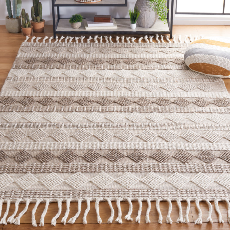 Ansam Hand Woven Wool/Cotton Geometric Rug in Gray/Ivory, Rectangle 5' x 8'