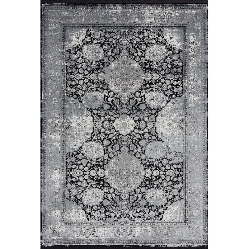 Tapis oriental noir, Rectangle 7 pi 9 po x 10 pi 9 po