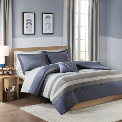 Literie simple avec édredon rayé et taies d'oreiller - Draps bleu gris Design serein