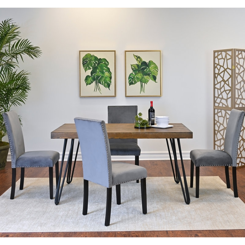 Ensemble complet de salle à manger 5 pièces avec table en épingle à cheveux et quatre chaises, idéal pour rehausser l'expérience culinaire et la décoration intérieure.