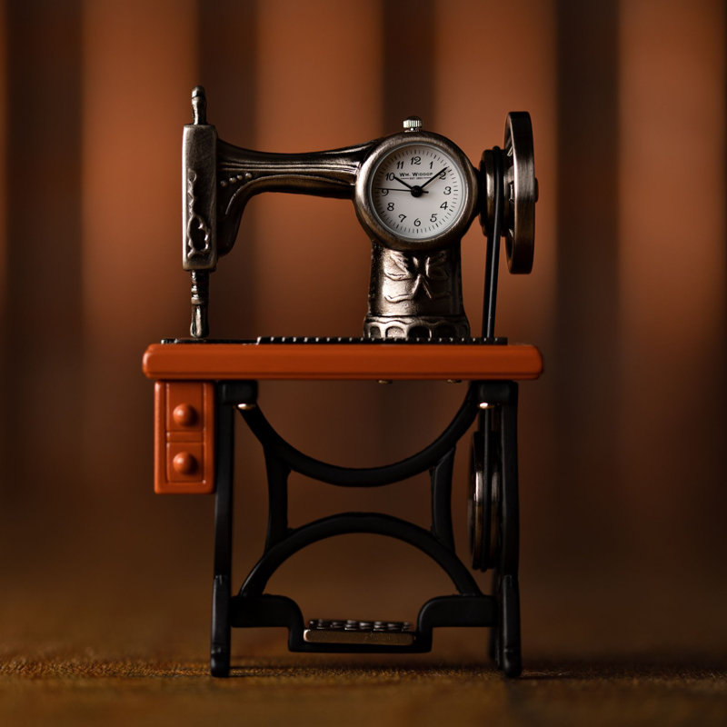 Analogue Metal Tabletop Clock in Silver