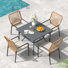 Ensemble de salle à manger de patio carré avec chaises rembourrées empilables en rotin