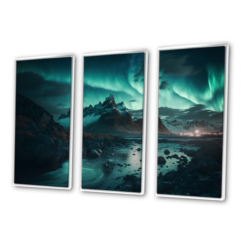 «Northern Lights Reflection On The Water IV», reproduction sur toile 3 pièces, H 28 po x l 36 po x P 1 po, Cadre blanc