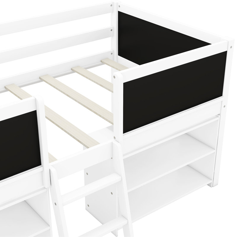 Lit simple mezzanine bas avec tablettes mobiles et tableau noir - Tableau noir décoratif, tablettes et chambre à coucher