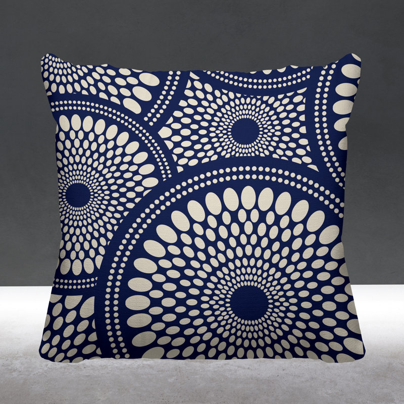 Coussin intérieur / extérieur Penn Tribal Abstract, Bleu marine, L 19 po x H 19 po