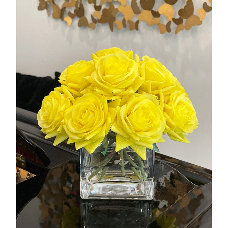 Roses dans un vase, Jaune