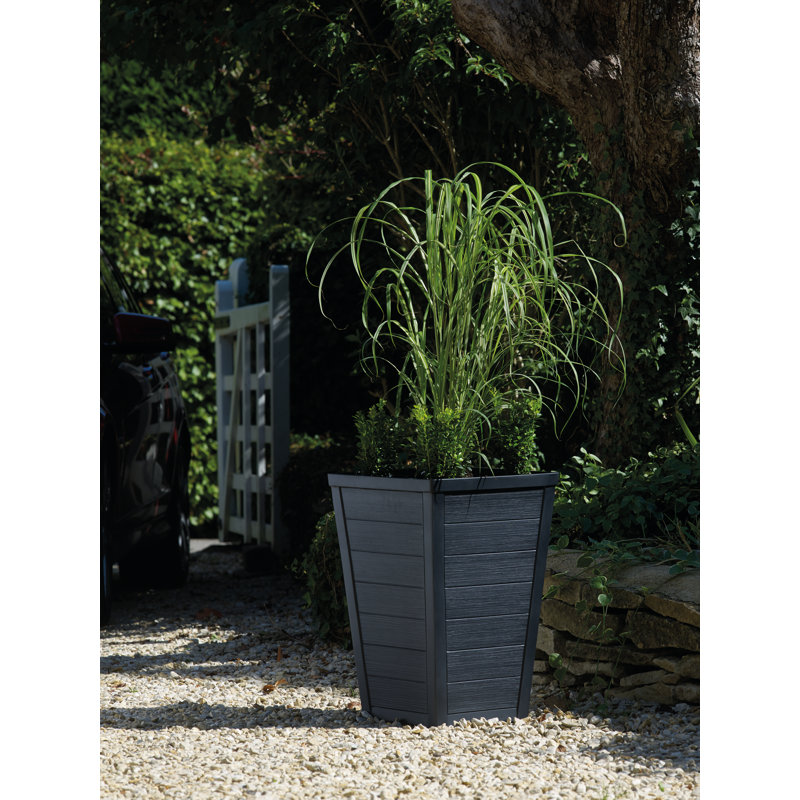 Ensemble de 2 pots de fleurs en résine durable et moderne pour l'extérieur de 22 pouces de hauteur en forme de V