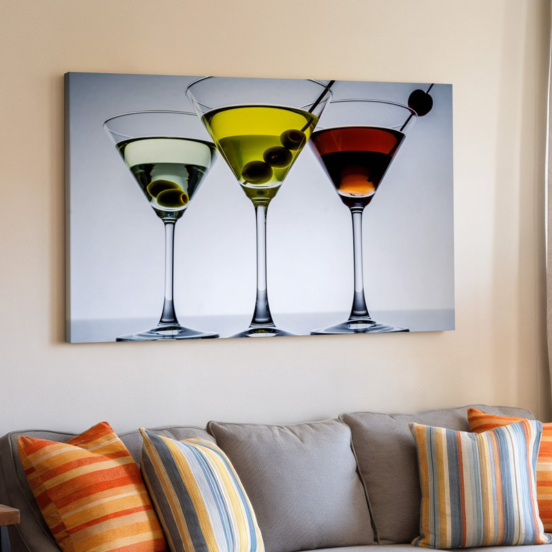 Toile, une élégante composition minimaliste avec trois verres à martini élégants, art mural en rangée contre une toile blanche épurée