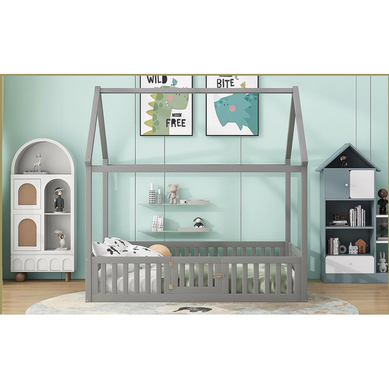 Lit double en bois pleine grandeur avec clôture et porte, gris