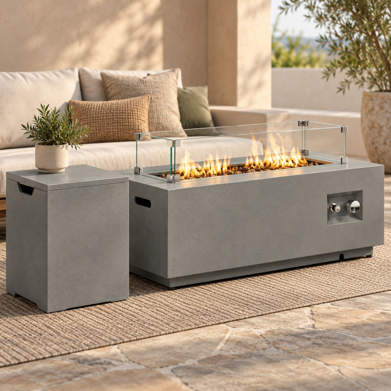 Table de foyer au propane de 50 000 BTU avec pare-vent et compartiment de rangement pour la bouteille.