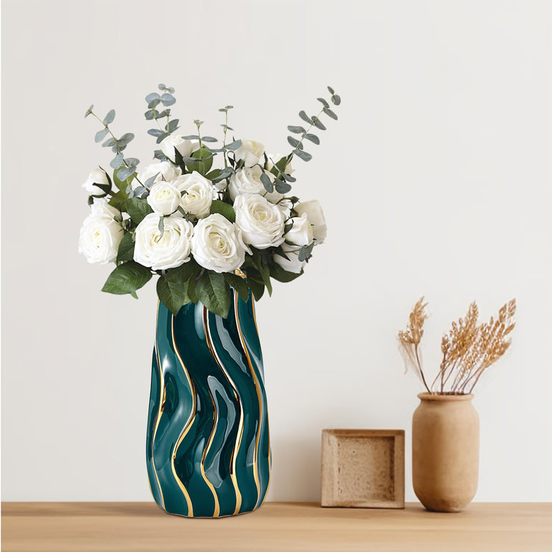 Vase en céramique à rayures verticales, Vert