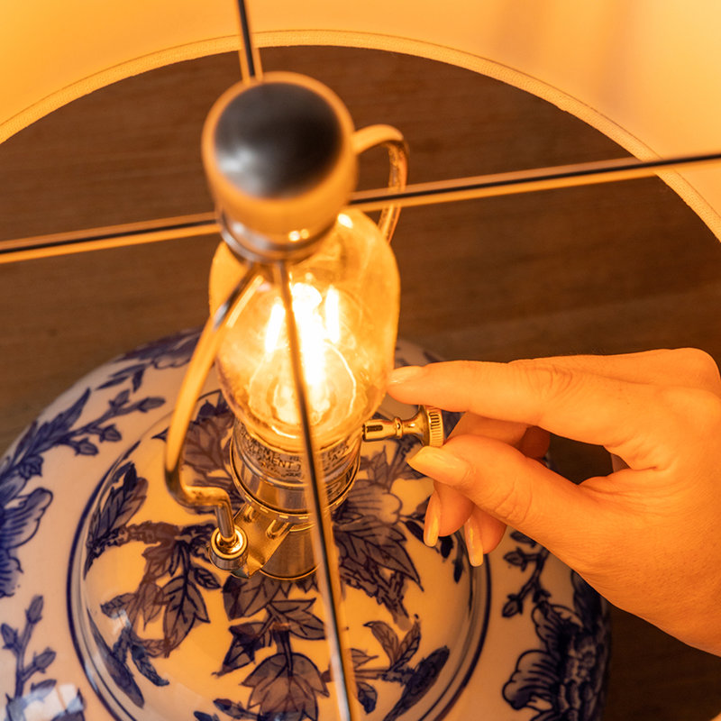 Lampe vase en céramique bleue et blanche
