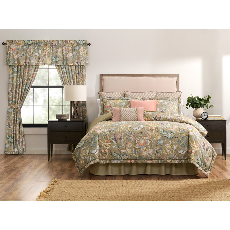 Belle Velvet Decorative Pillow