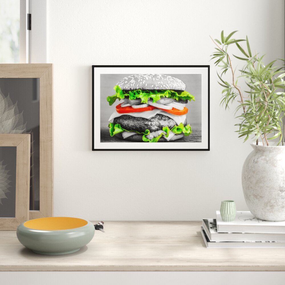 Gerahmtes Poster Leckerer Hamburger mit Zwiebeln