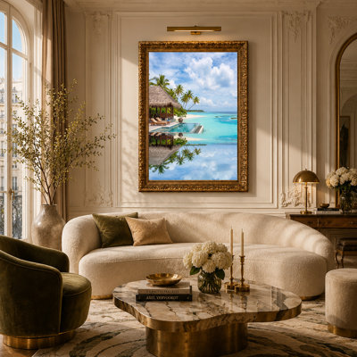 Toile de chaume avec toile de palmiers et eau turquoise