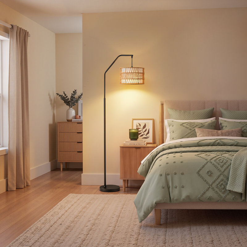 Lampe sur pied arquée en rotin 65 po avec télécommande et ampoule, abat-jour tambour en rotin tissé à la main à deux couches