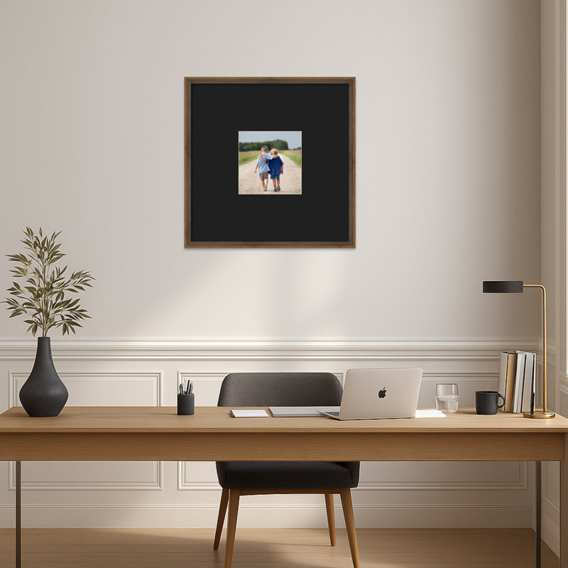 Cadre photo Lucie, Lucie Light Bronze Smooth Black, 20 x 20 emmêlés à 8 x 8