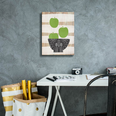 «Green Apples On Wood» par Linda Woods, art mural sur toile