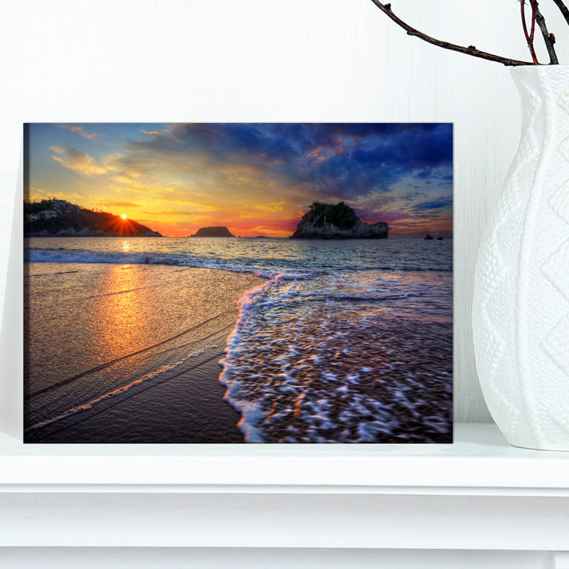 «Sandy Beach with Rush Waves», reproduction de photo sur toile tendue, H 30 po x l 40 po