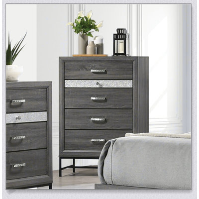 Commode à 4 tiroirs de style contemporain avec pieds en métal, poignées en acrylique et finition grise pour les chambres à coucher modernes