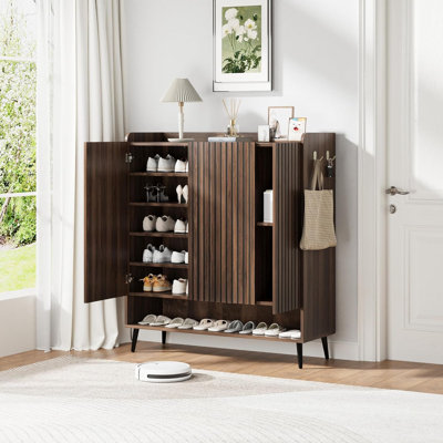 Large Shoe Cabinet with Doors，6-Tier Shoe Organizer with 3 Doors & Additional Hooks for Hallway, Entryway, Living Room,Brown