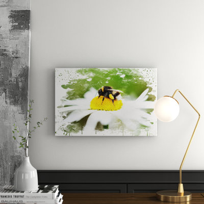 Bumble Bee White Daisy - Wall Art