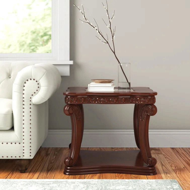 Table de bout de style traditionnel au fini chêne foncé orné de détails sculptés avec plateau en verre de 5 mm et table basse avec pieds en cabriole - non inclus