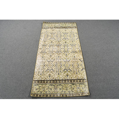 Tapis turc vintage fait à la main en vert avec des motifs boho chic pour les espaces d'entrée