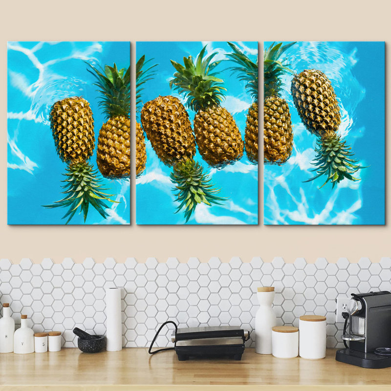 Ananas flottant dans la piscine d'été, photographie de fruits, réalisme, rustique, ultra, Toile tendue, H 36 po x l 72 po