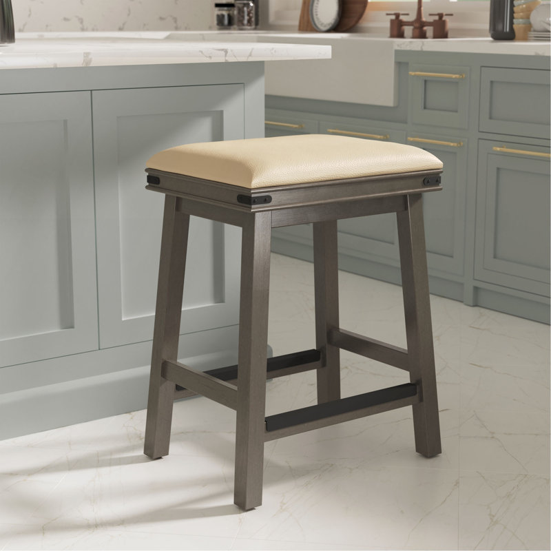 Élégant tabouret de comptoir en cuir avec une fabrication robuste et des sièges confortables