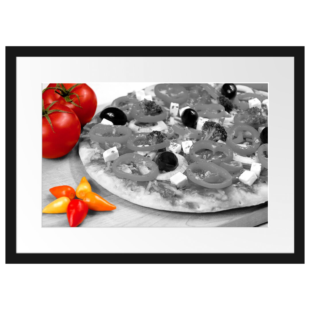 Gerahmtes Poster Pizza mit Oliven und Hirtenkäse