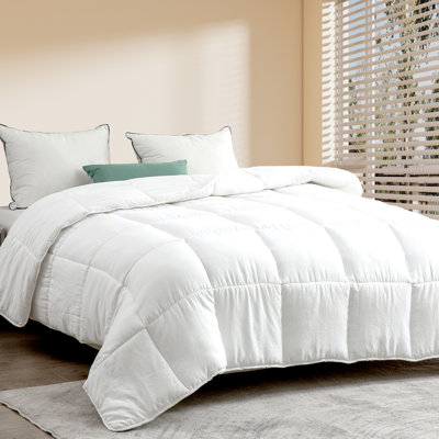 Summer Polyester Down Alternative Comforter