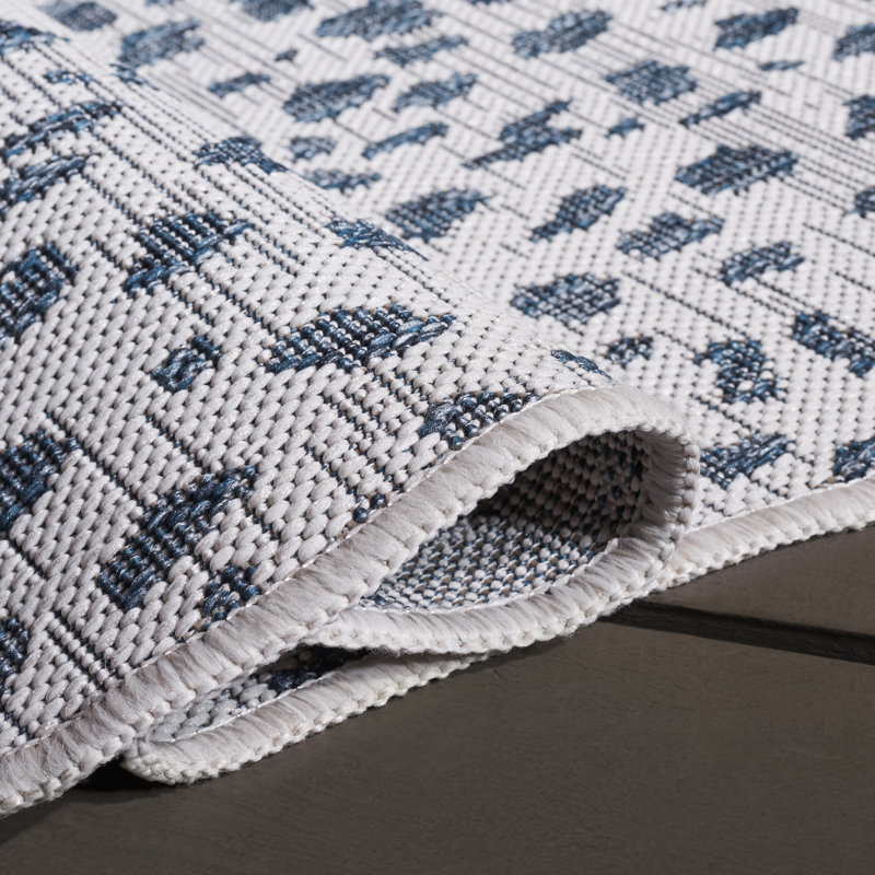 Tapis intérieur / extérieur ivoire / bleu marine Tyron, Rectangle fantaisie 5 pi 3 po x 7 pi 7 po