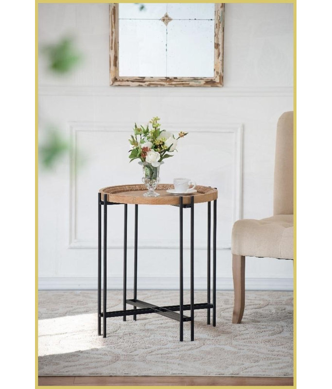 Table basse ronde moderne en bois avec pieds en métal, contraste saisissant pour le salon