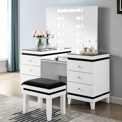 Meuble-lavabo de style contemporain avec miroir à trois volets, ampoules de 14 pièces, plateau en verre noir, tiroirs doublés de feutre et tabouret rembourré en tissu pour la décoration de la chambre à coucher