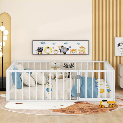 Structure de lit pleine grandeur Clean Silhouette avec clôture de périmètre et porte ouvrable, métal blanc doux