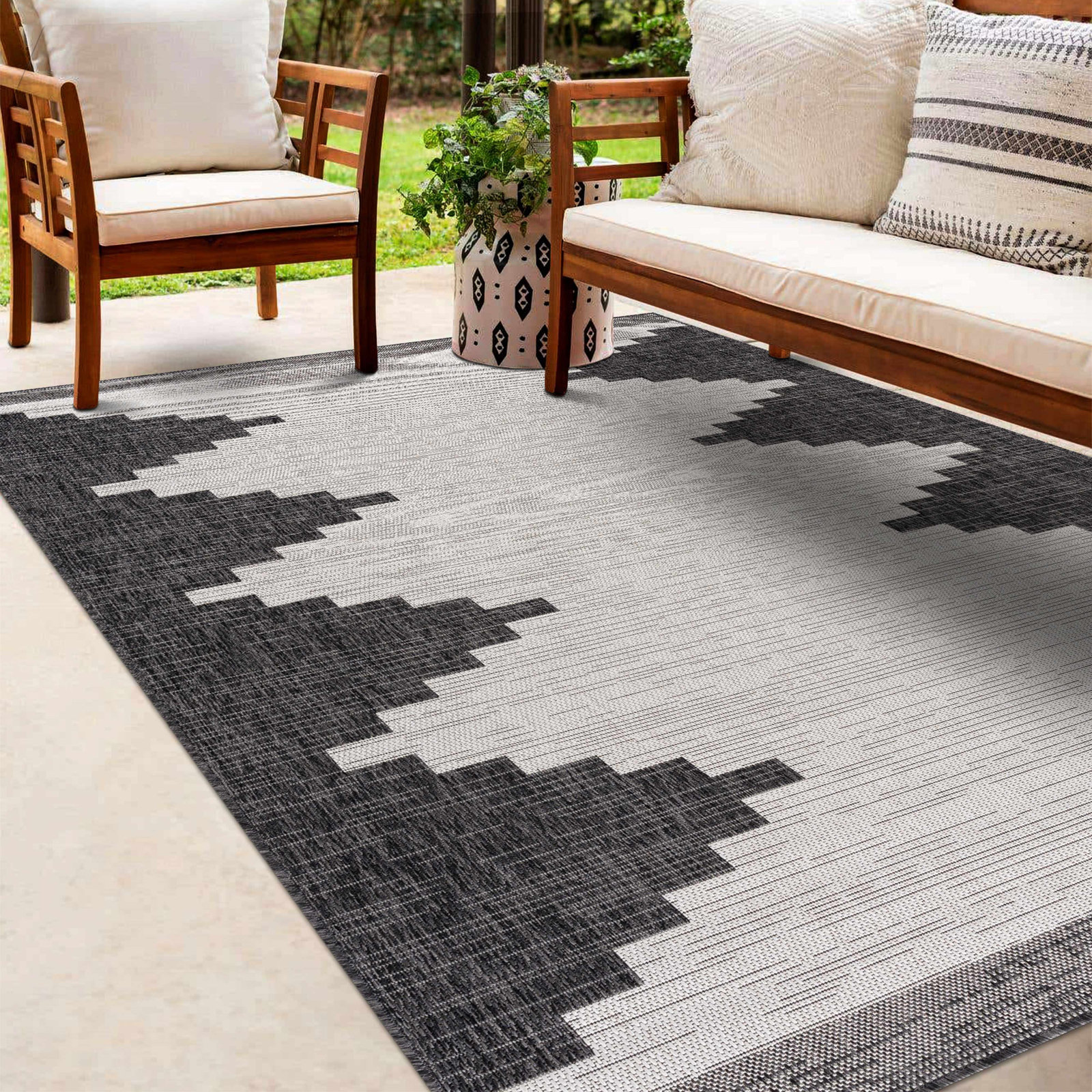 Mortimer Indoor/Outdoor Rug, Rectangle 5'3" x 7'7"