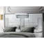 Grand lit gris, tissu gris, pièce de décoration moderne pour la chambre à coucher, rabattable de chaque côté, station de charge sans fil, lampes de lecture à DEL, lit grand format avec haut-parleur intégré, caractéristique de style contemporain,-1196926428