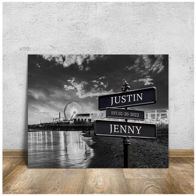 Art mural sur toile de panneau de rue personnalisé avec noms et date personnalisés - Santa Monica Pier, paysage nocturne, noir et blanc, cadeau d'anniversaire de plage romantique